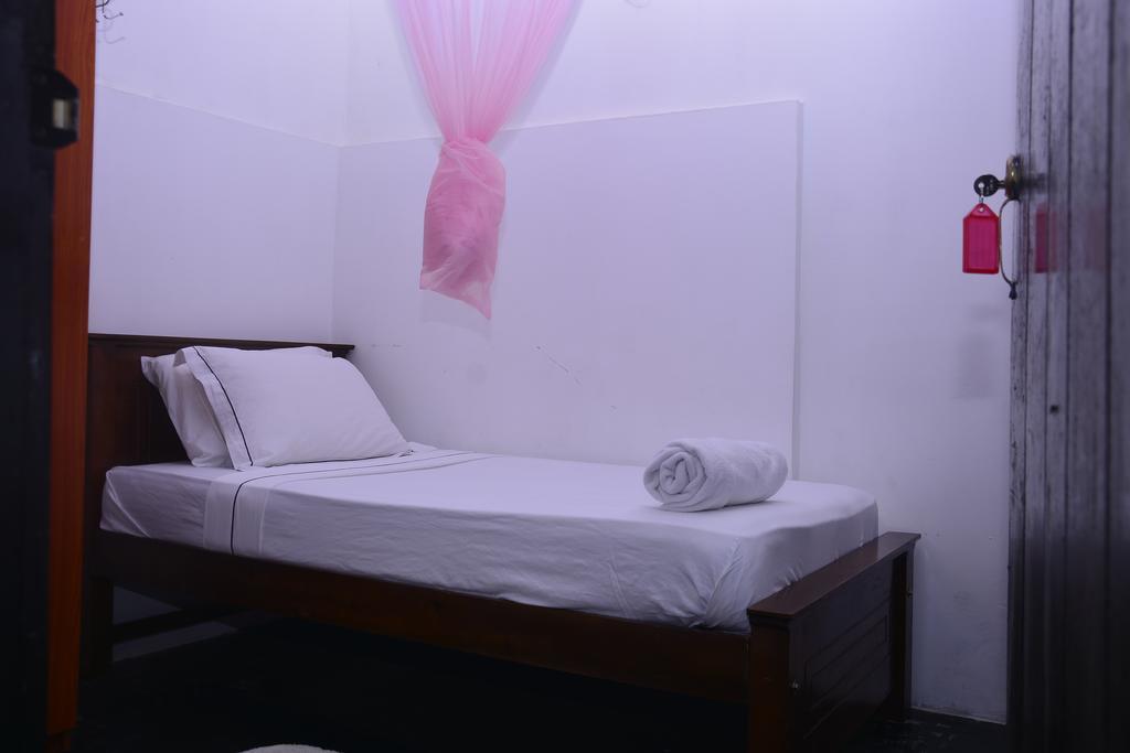 Livinginn Полоннарува Экстерьер фото